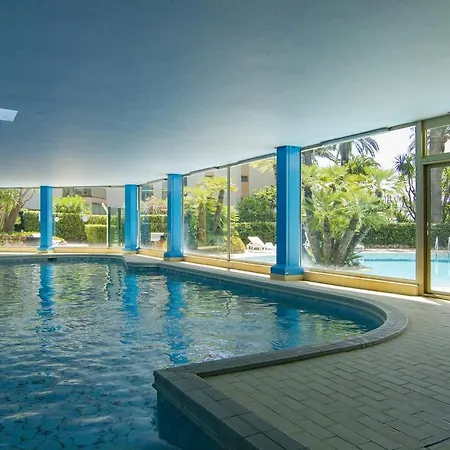 Wehost - Bel Avec Vue Sur La : Piscines * Cannes