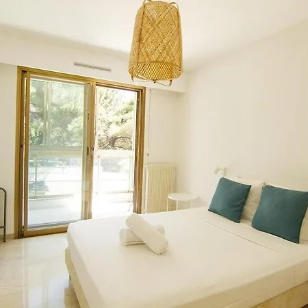 Wehost - Bel Avec Vue Sur La : Piscines * Cannes
