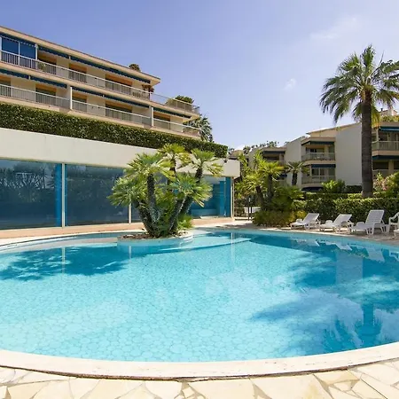 Wehost - Bel Avec Vue Sur La : Piscines Cannes